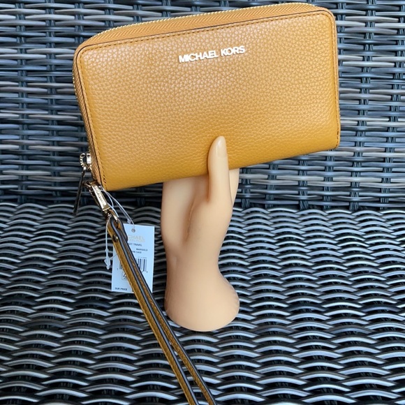 Michael Kors Jet Set Travel Lg Flat Multifunctional Phone Case-Wristlet-Wallet - Picture 16 of 16